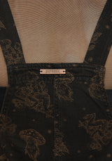 Hexborn Baba Yaga Bedruckt Denim Latzhose