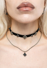 Crucentia Gelagert Halsband