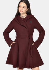 Camilla Bindung Taille Mit Kapuze Mantel With Bug Brooch - Burgunderrot