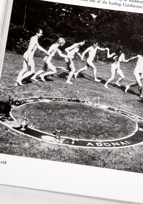 A New History Von Witchcraft :