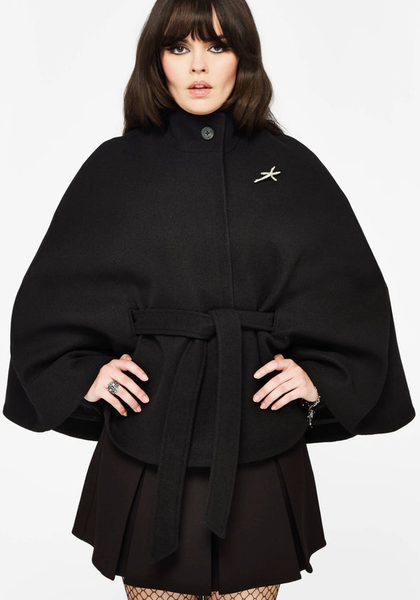 Althea Asymmetrisch Anstecknadel Detail Cape
