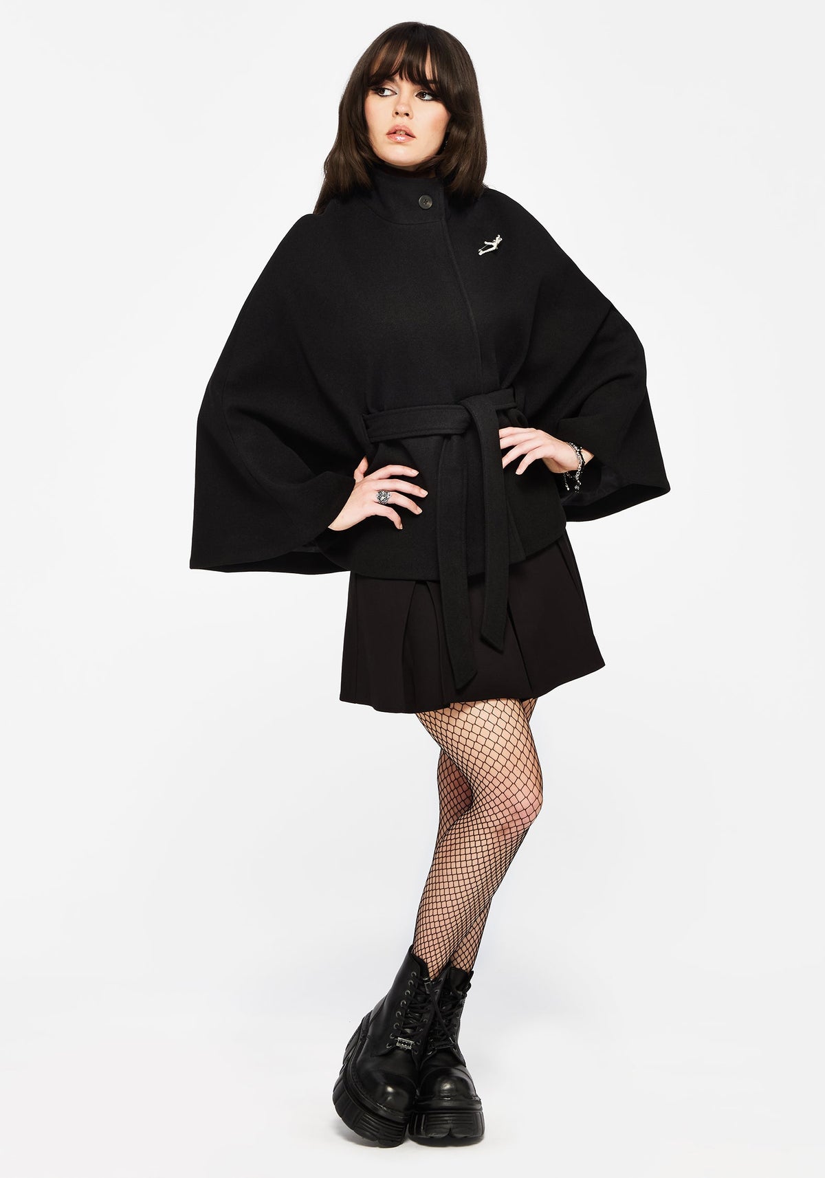 Althea Asymmetrisch Anstecknadel Detail Cape
