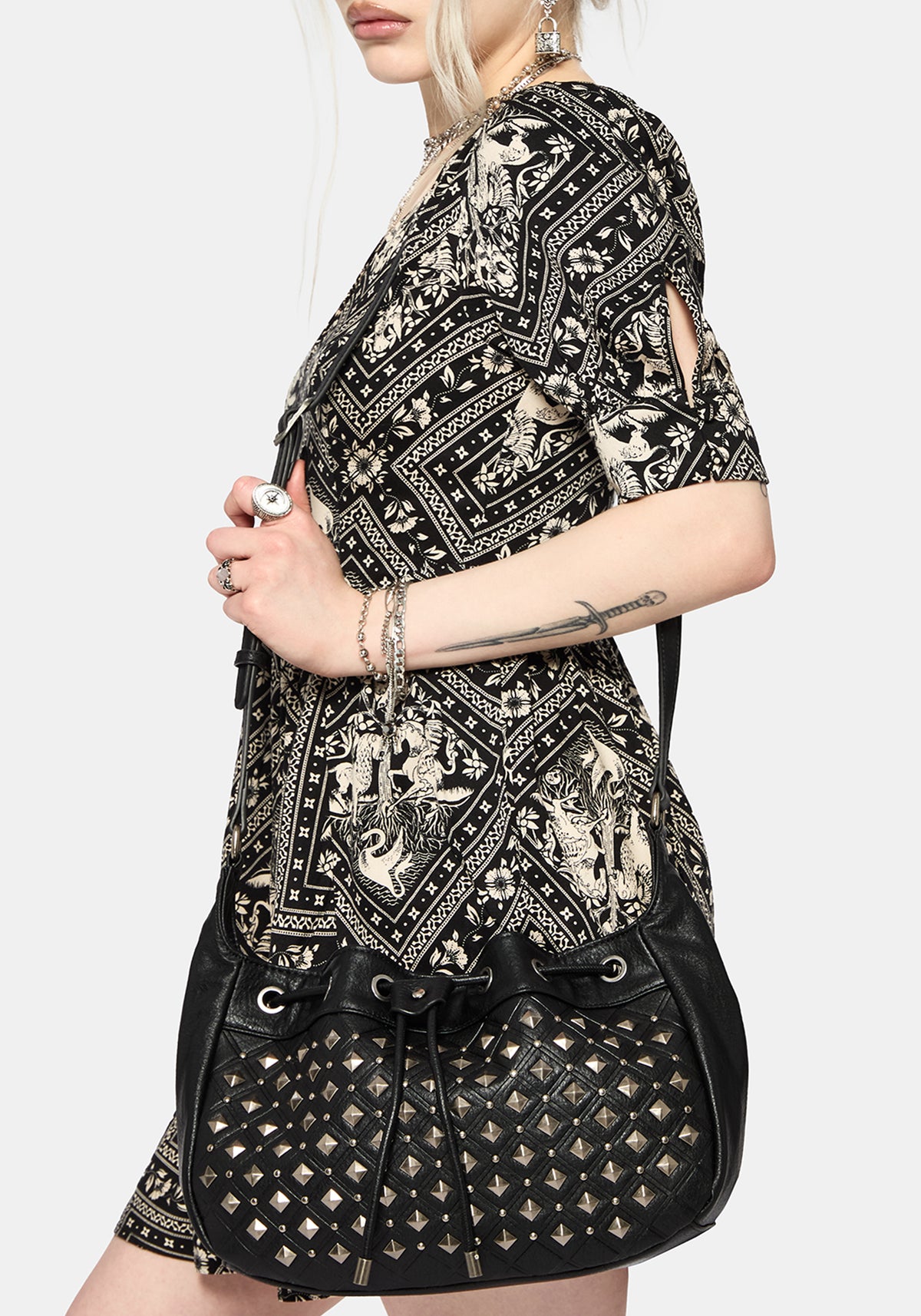 Dolora Studded Bucket Tasche
