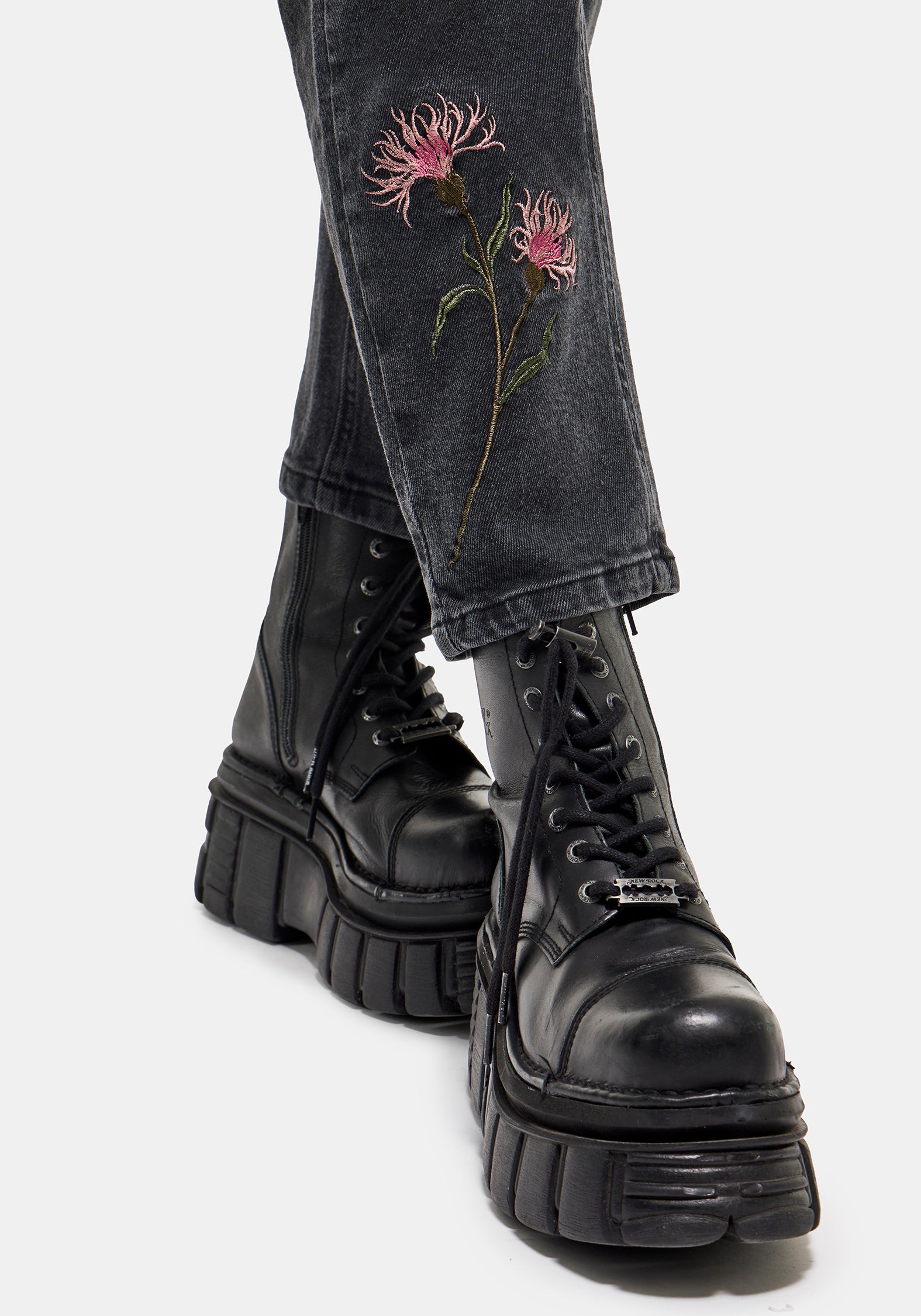 Rosanella Embroidered Denim Mom Jean