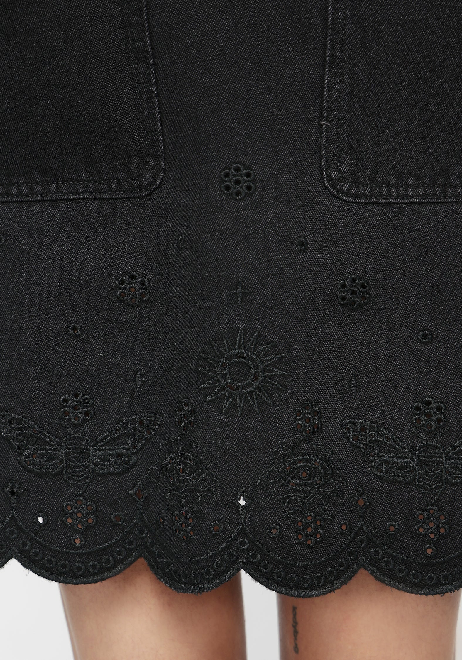 Ayr Broderie Denim Schürzenkleid Kleid