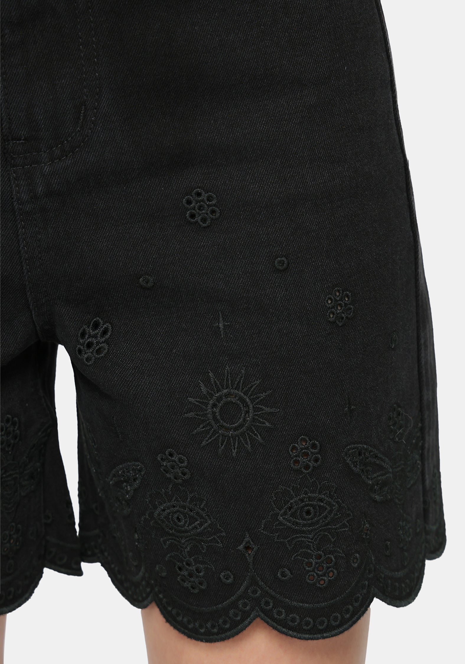 Ayr Broderie Langschnitt Denim Kurz