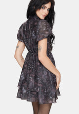 Haunt Medieval Druck Chiffon Smocked Mini Kleid