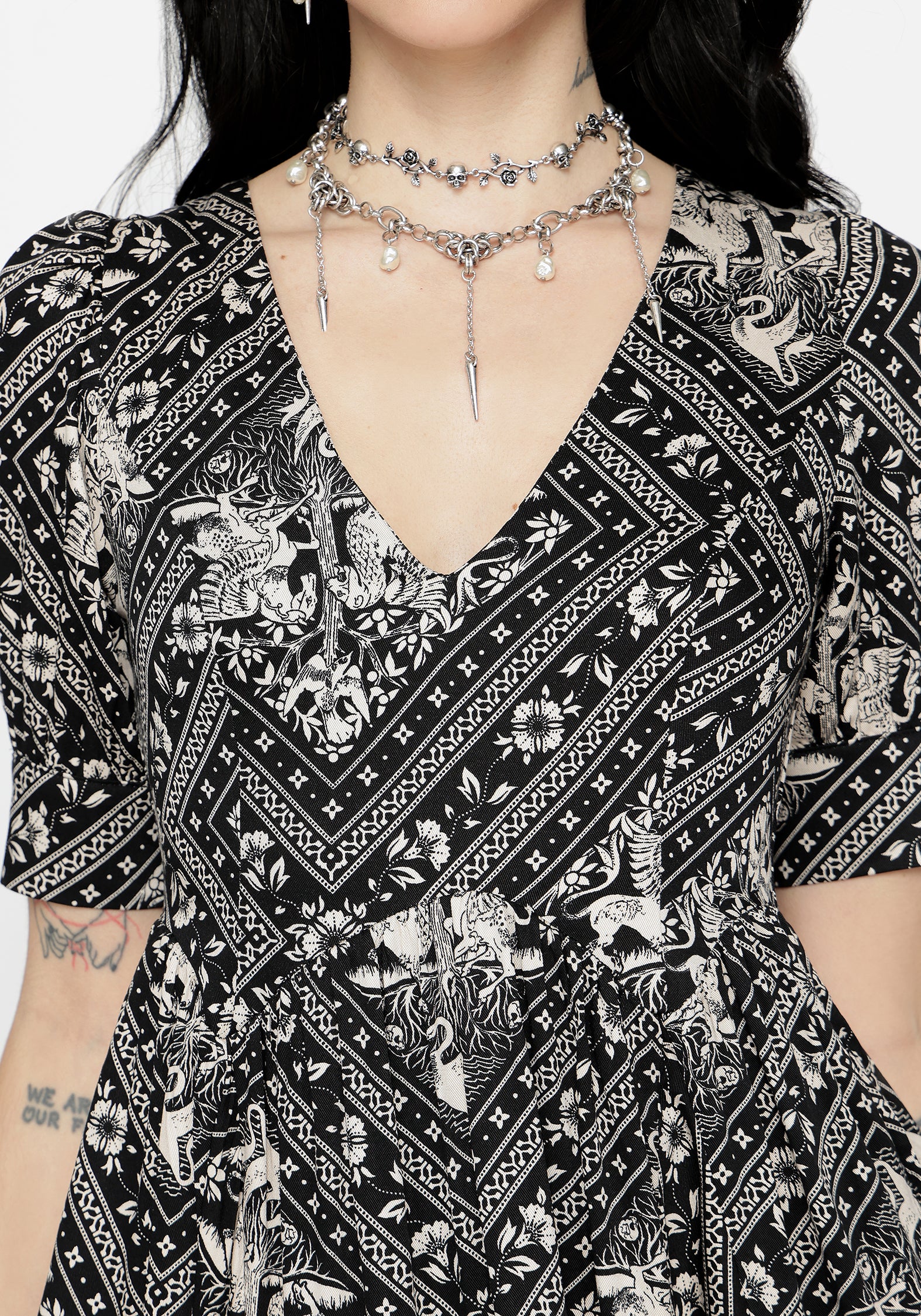 Hexweave Druck V Hals Mini Kleid
