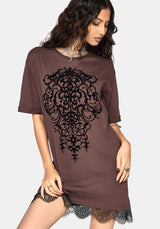 Leucosia Spitzenbesatz Graphic T-Hemdkleid
