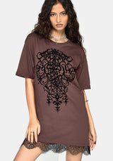 Leucosia Spitzenbesatz Graphic T-Hemdkleid