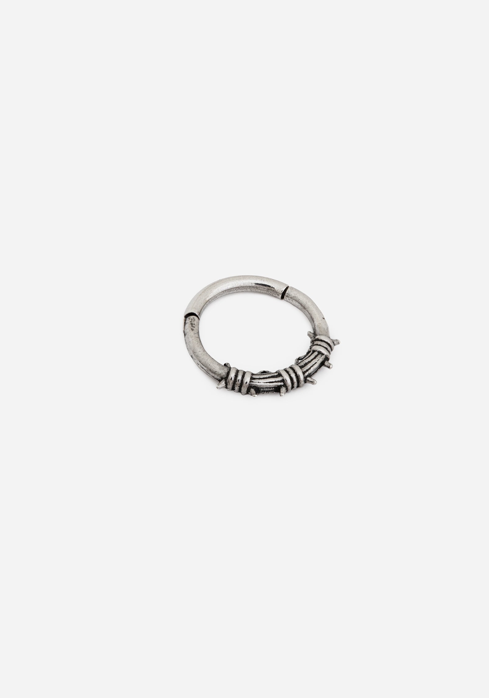 Echo Barbed Septum Piercing