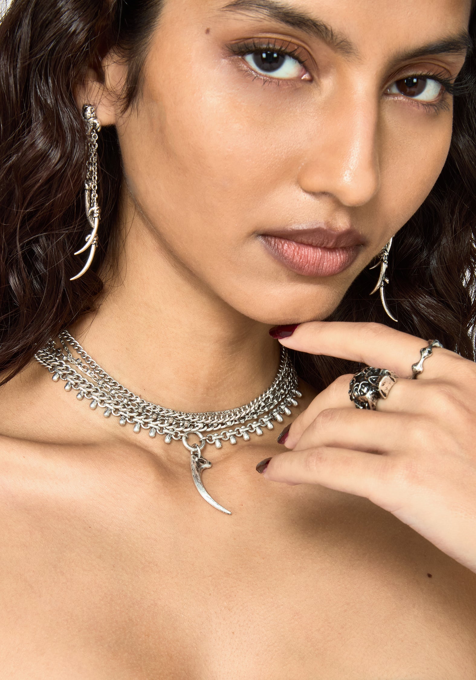 Valuma Layered Claw Choker