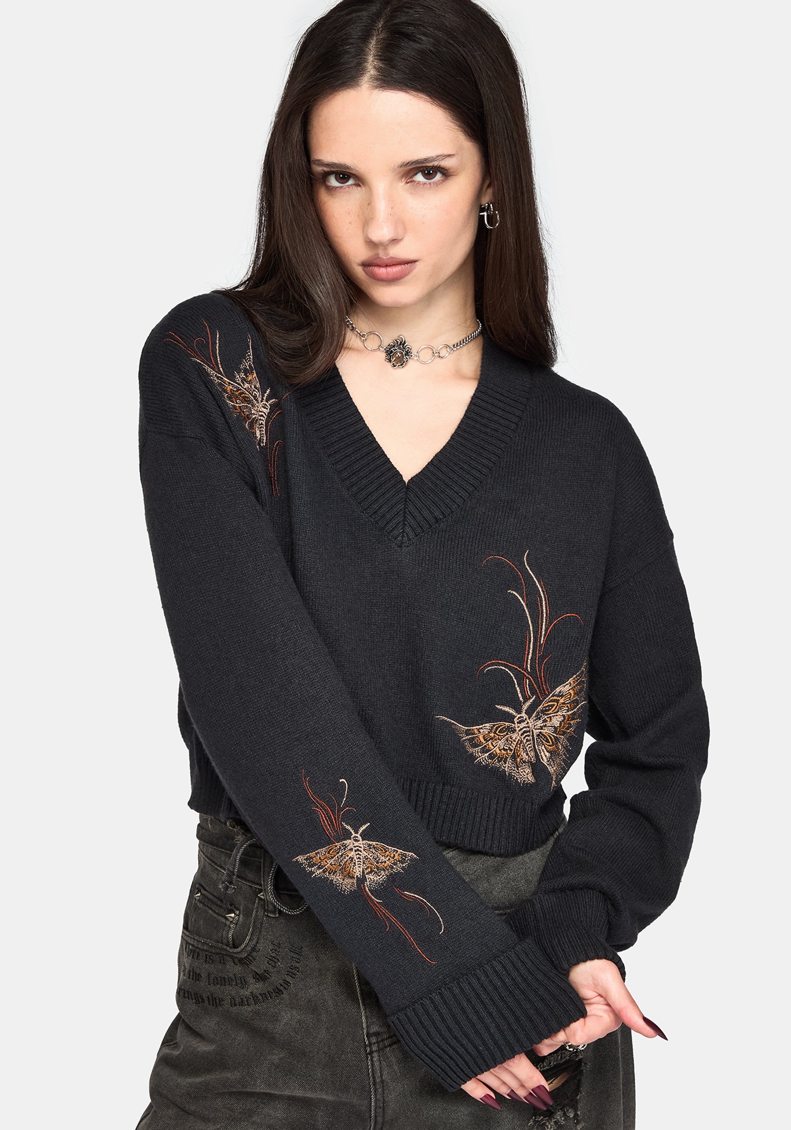 Ember Moth Bestickt V-Hals Strick Pullover