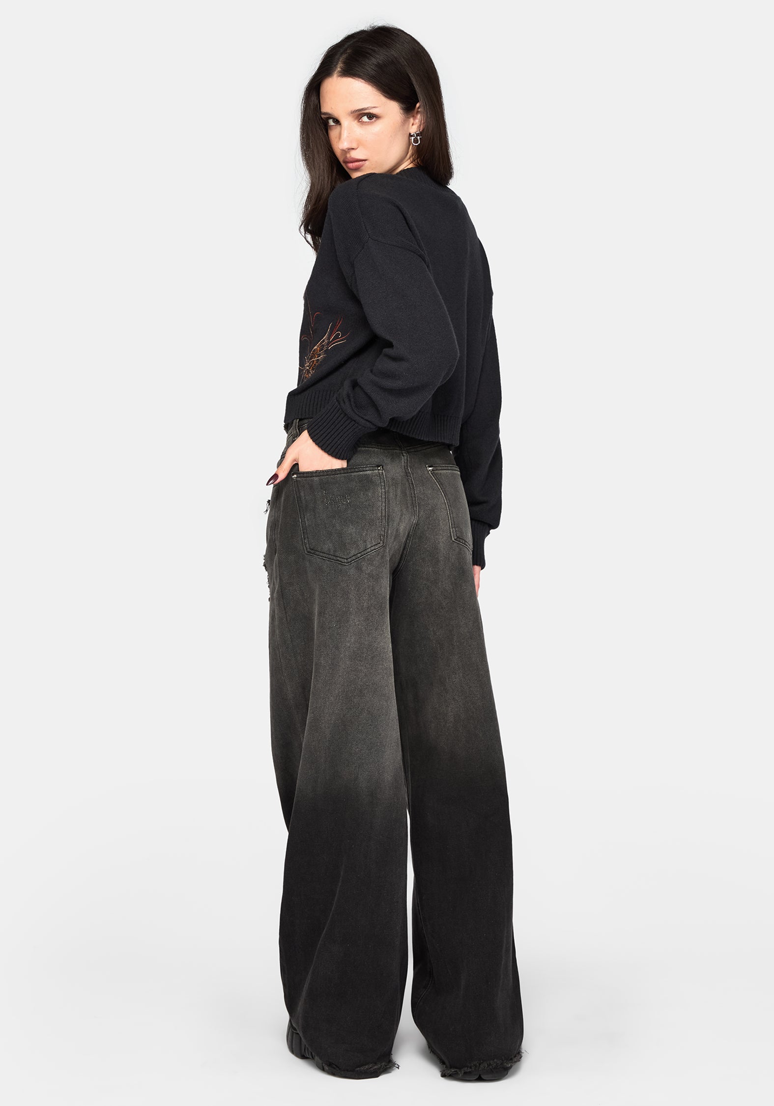 Ember Moth Bestickt V-Hals Strick Pullover