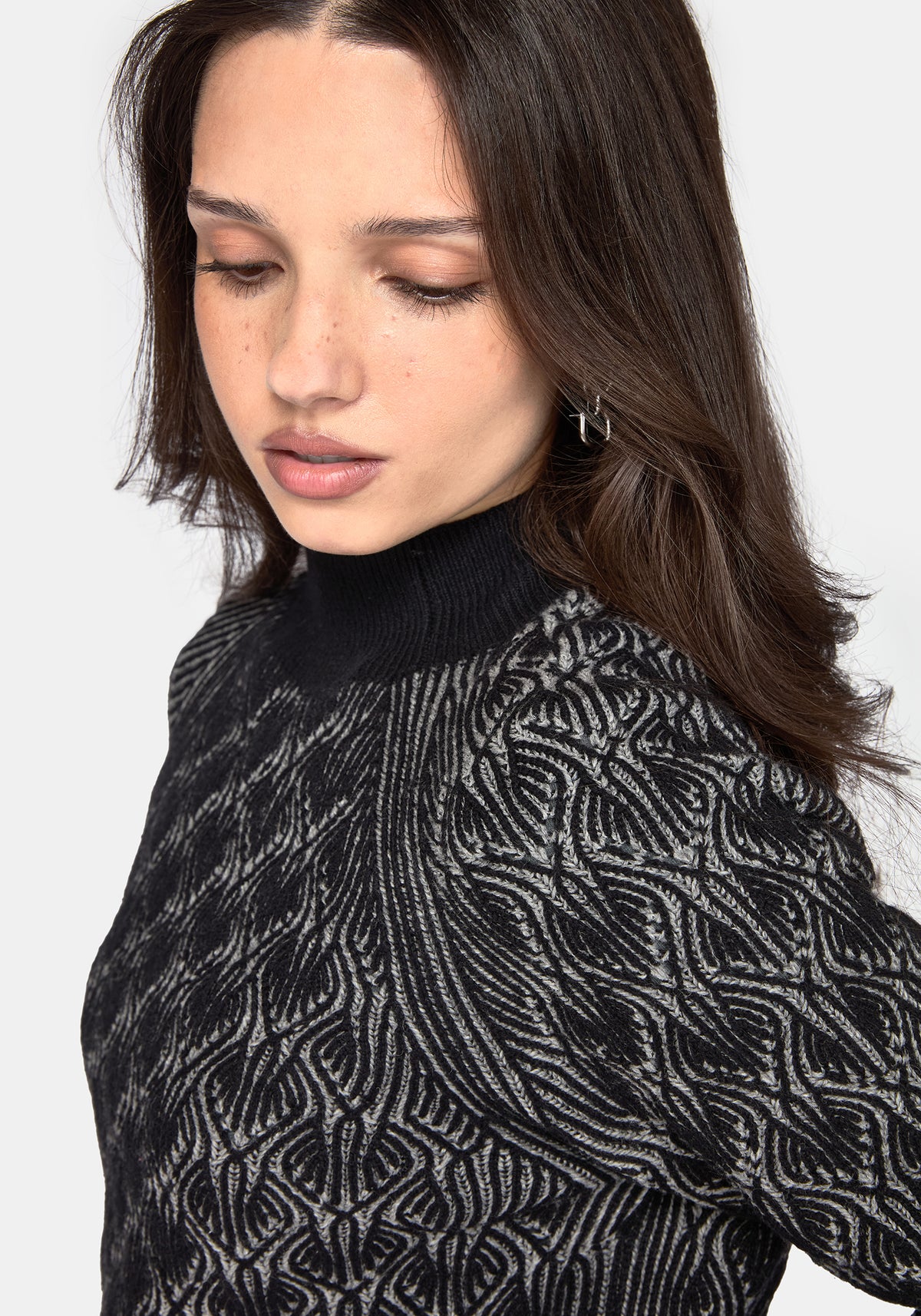 Edna Baumwolle Leaf Gerippt Funnel Hals Pullover - Schwarz