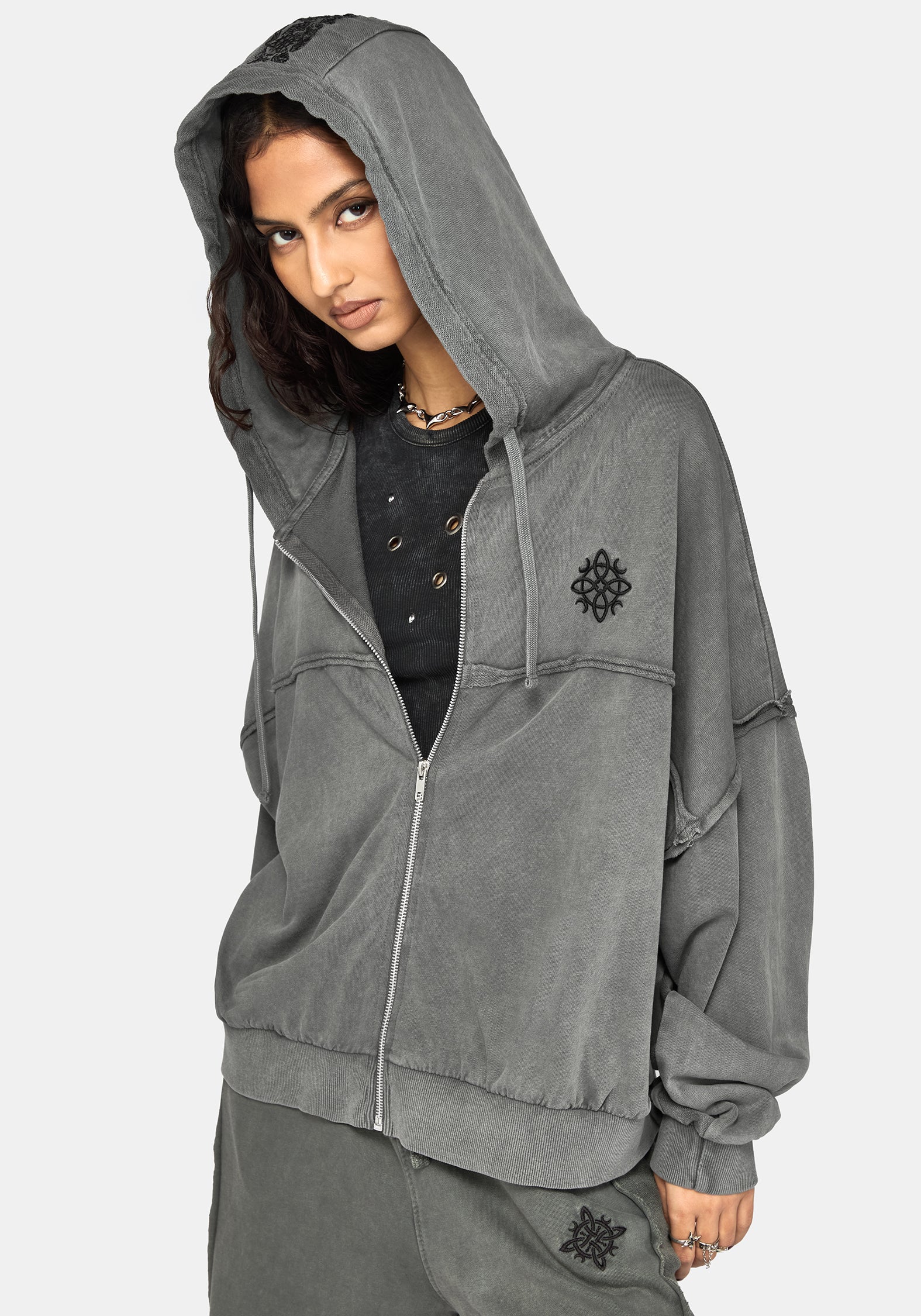 Mio Witches Knot Distressed Seam Hoody