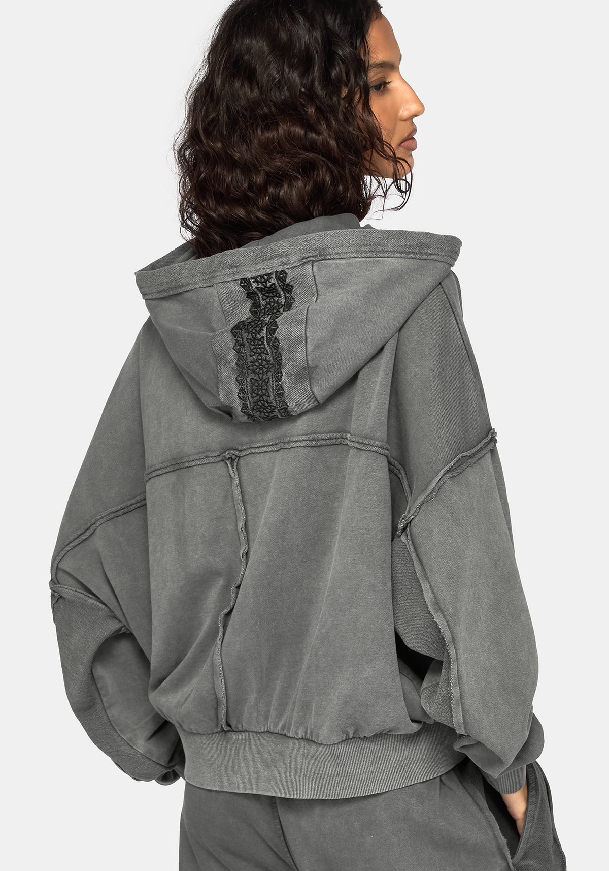 Mio Witches Knot Distressed Seam Hoody