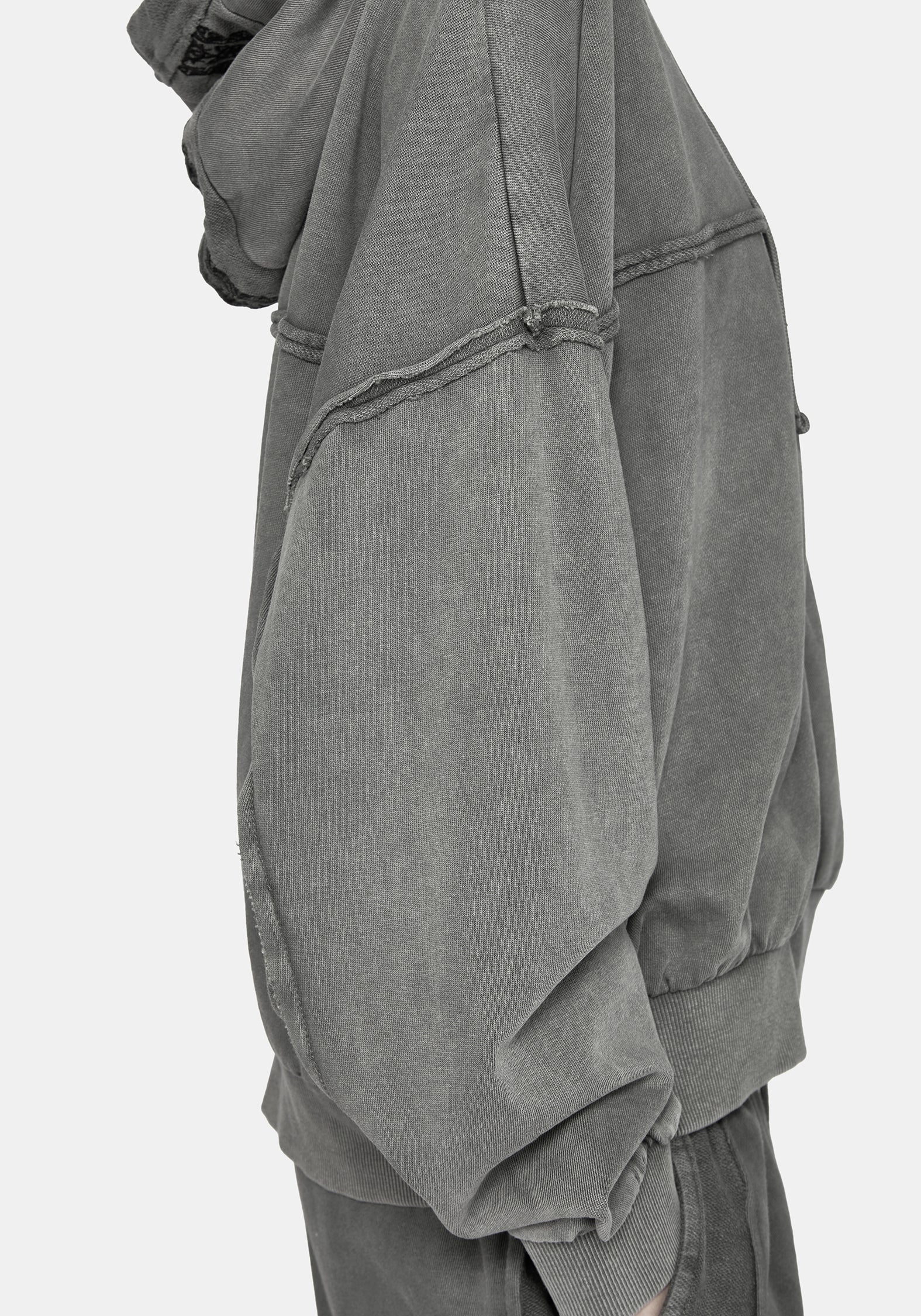 Mio Witches Knot Distressed Seam Hoody