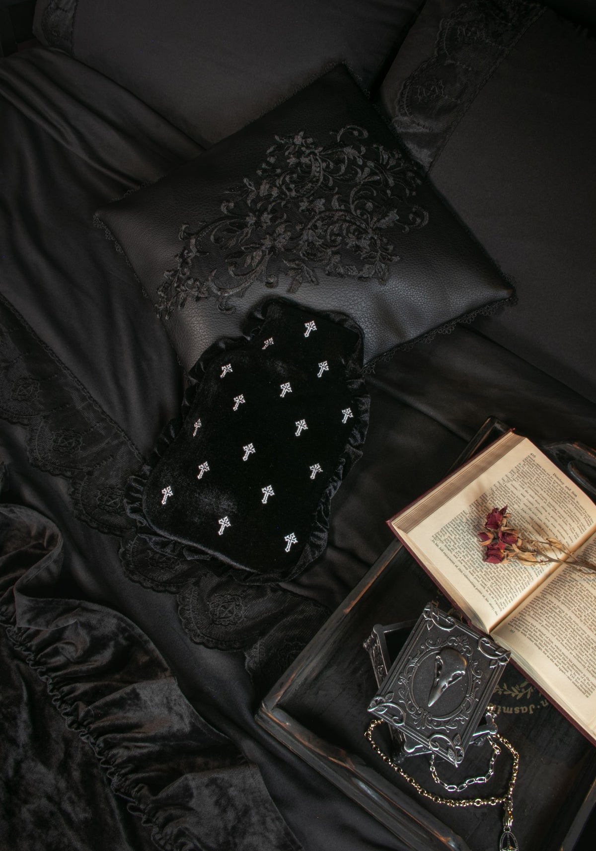 Eldertree Applique Lace Edge Cushion