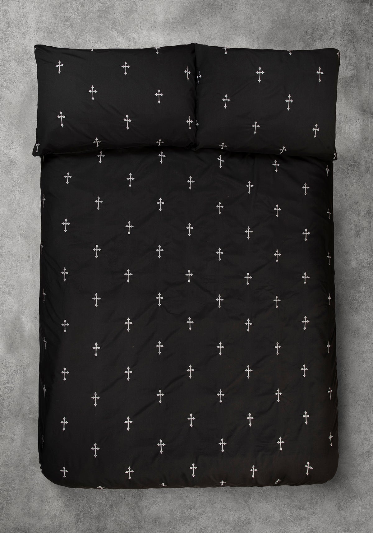 Vurlo Embroidered Cross Bedding - EU Double