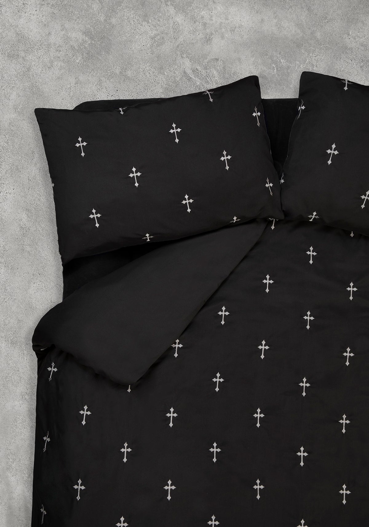 Vurlo Embroidered Cross Bedding - EU King