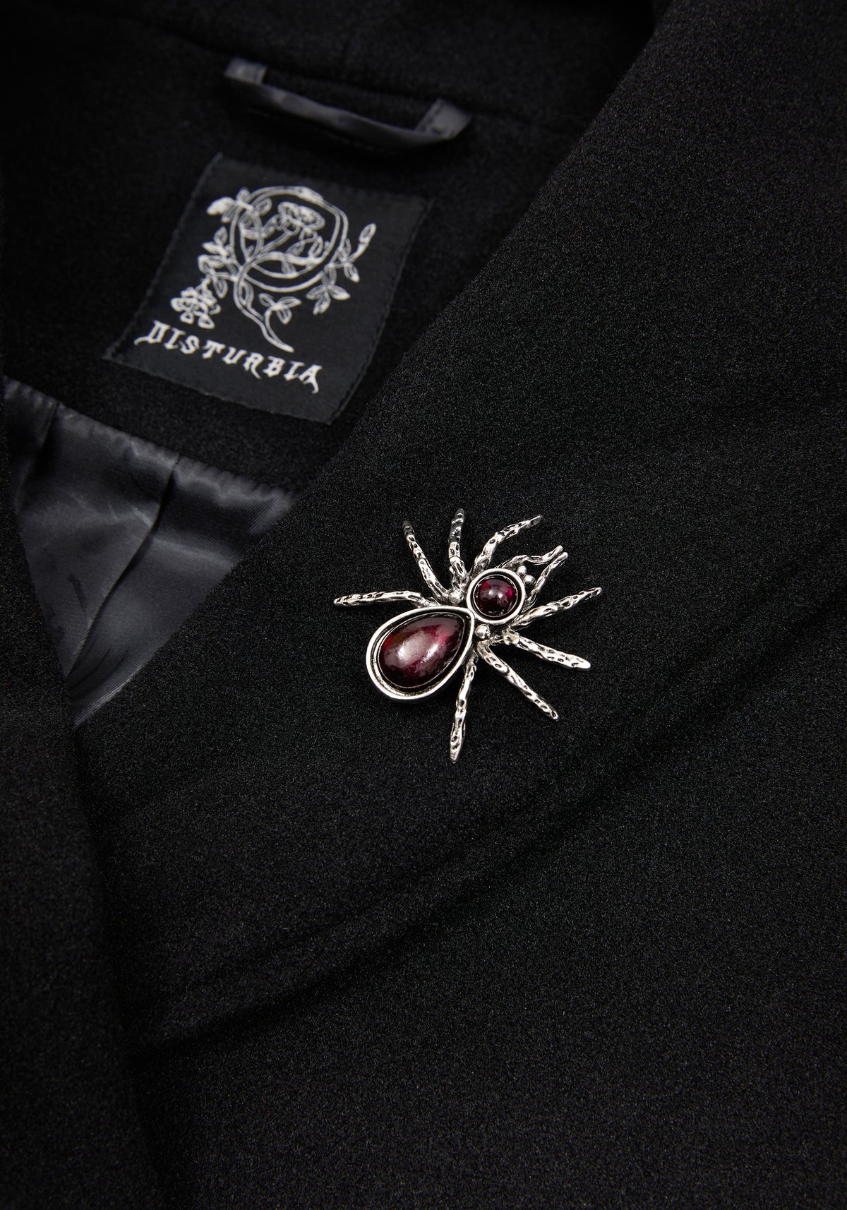 Althea Mit Kapuze Spider Pin Detail Cape