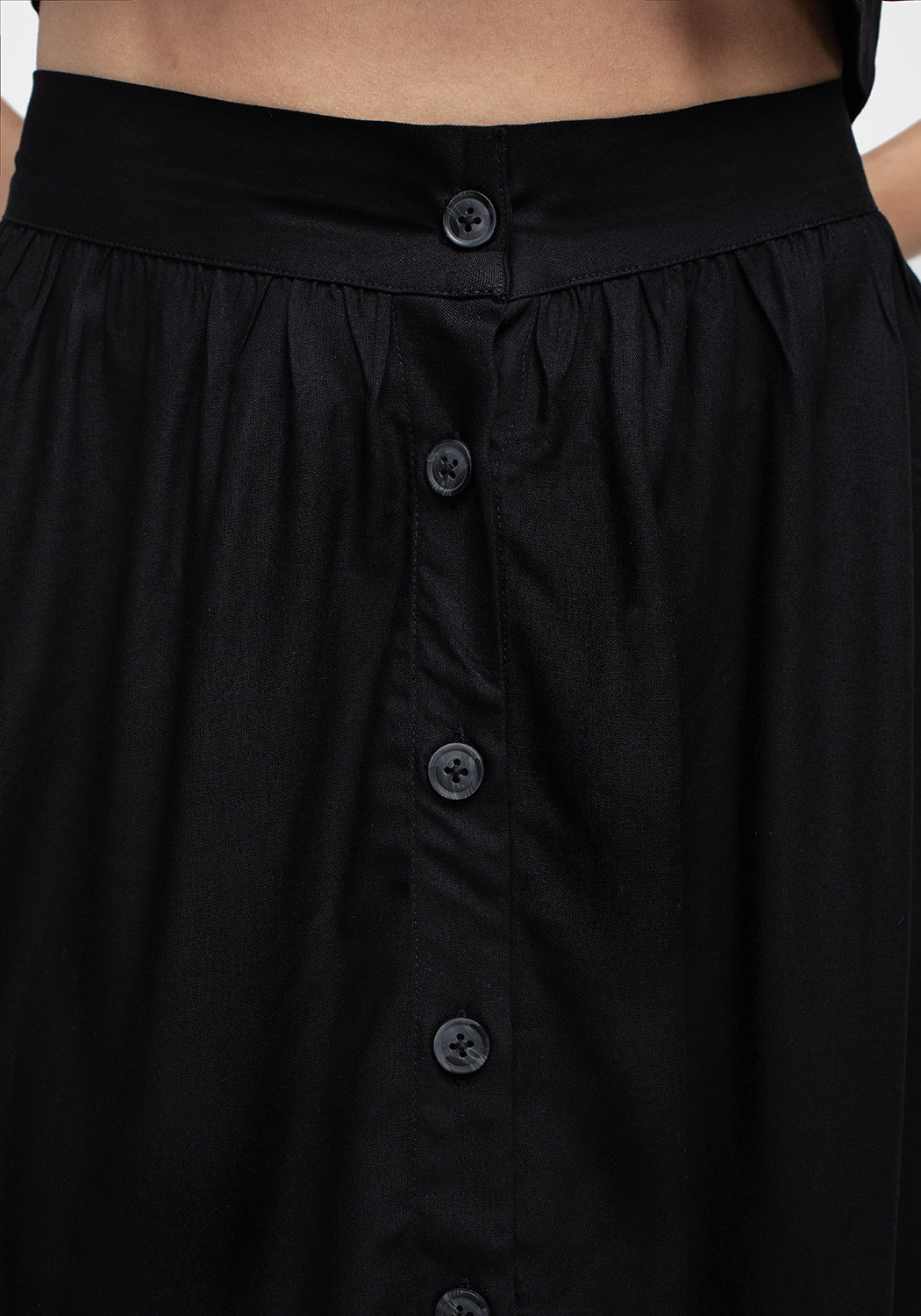 Disturbia | Maidenhair Button Down Midi Skirt - Midnight Black