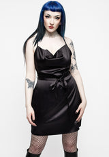 Medeina Cowl Hals Gürtel Satin Mini Kleid - Schwarz