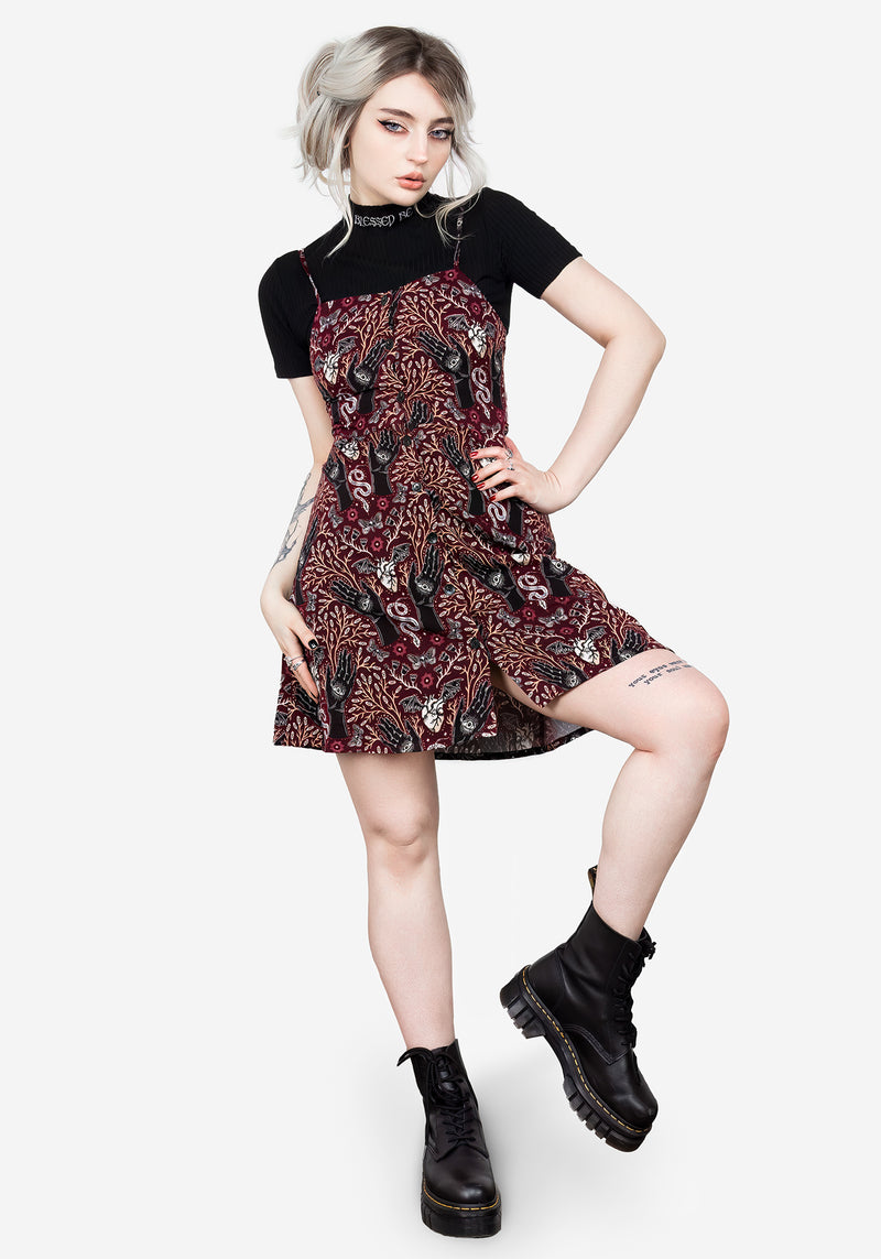 Hemlock Knopf Hoch Schürze Kleid