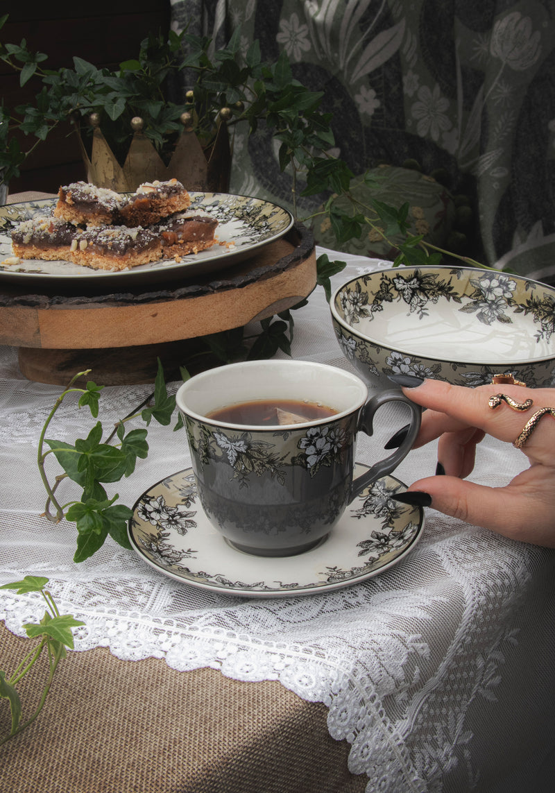 Maypole Cup Und Saucer Set