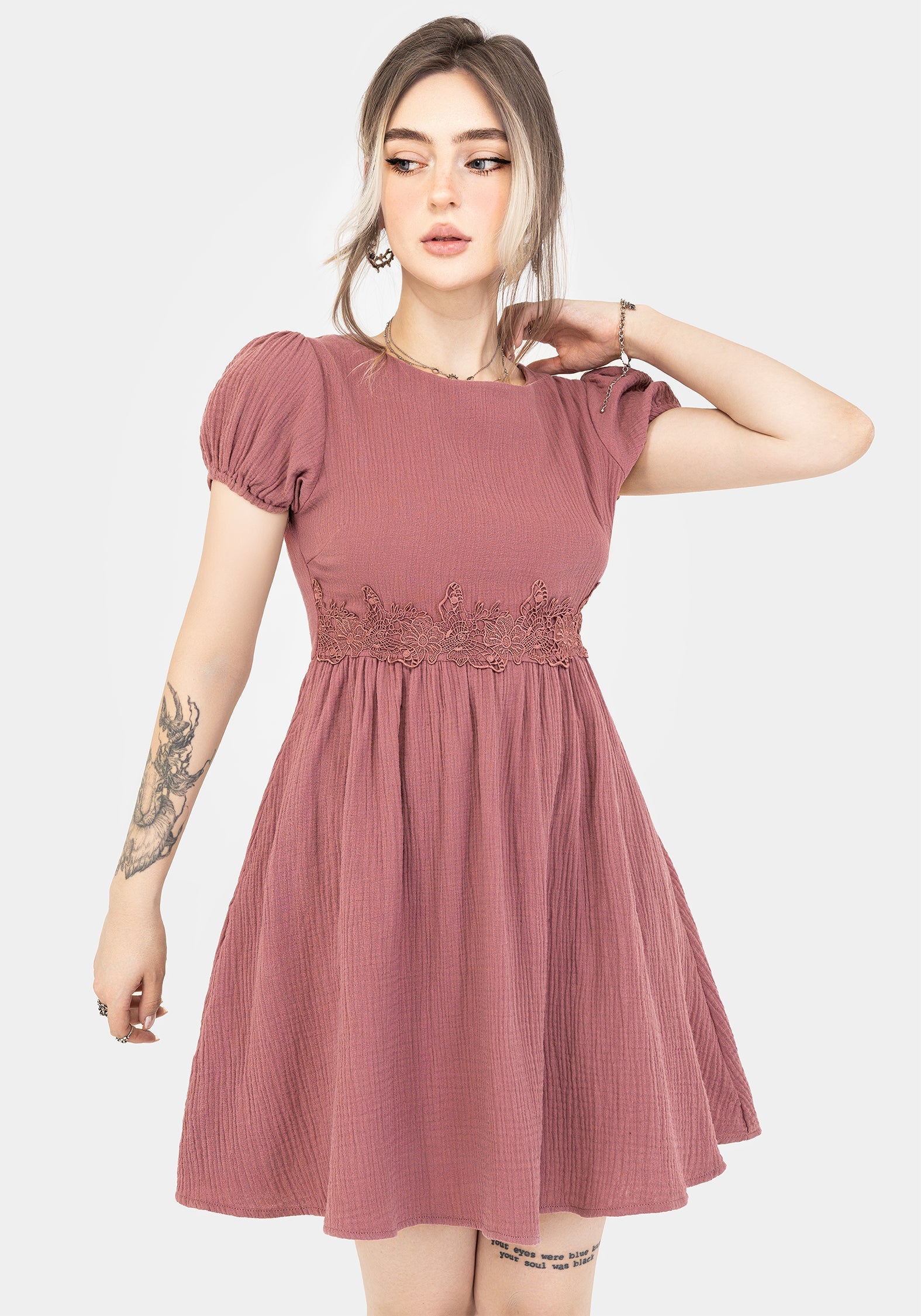 Rosamoth Applikation Besatz Baumwolle Mini Rüsche Kleid