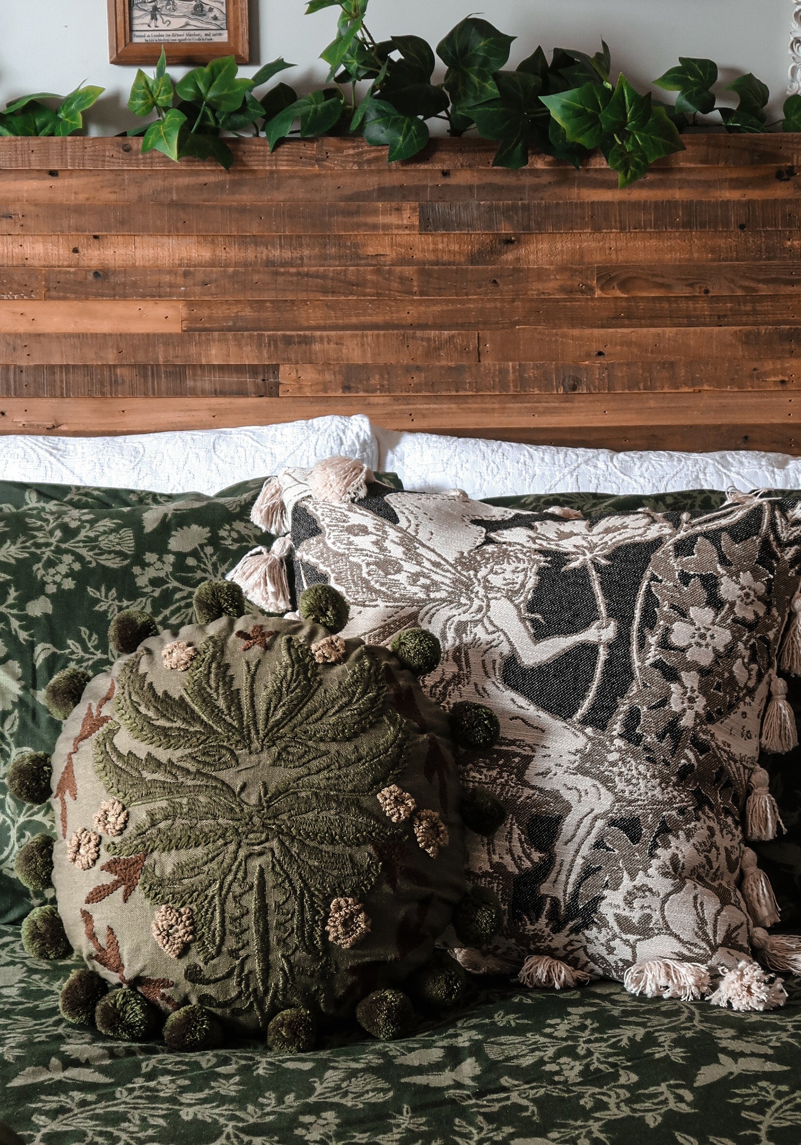 Foliate Bestickt Pom-Pom Round Kissen