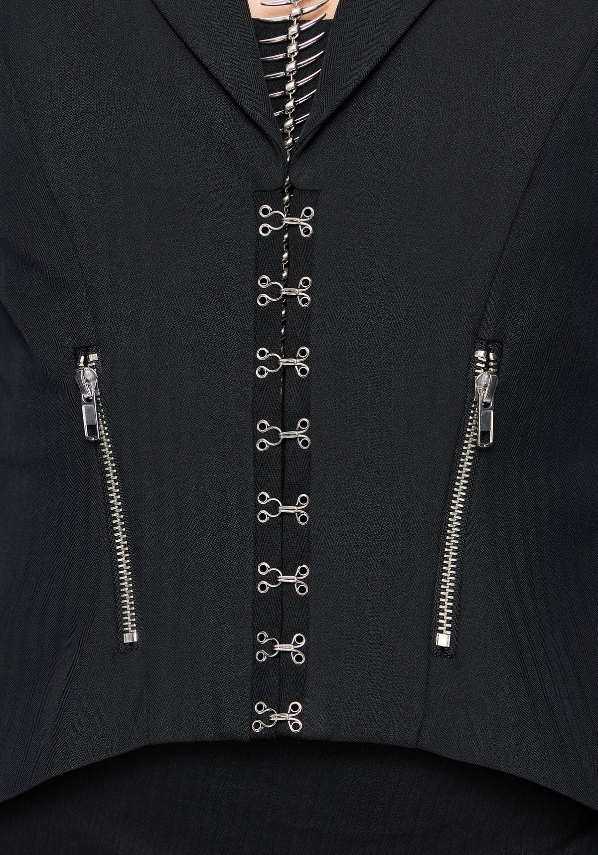 Reina Haken & Eye Hoch Low Blazer