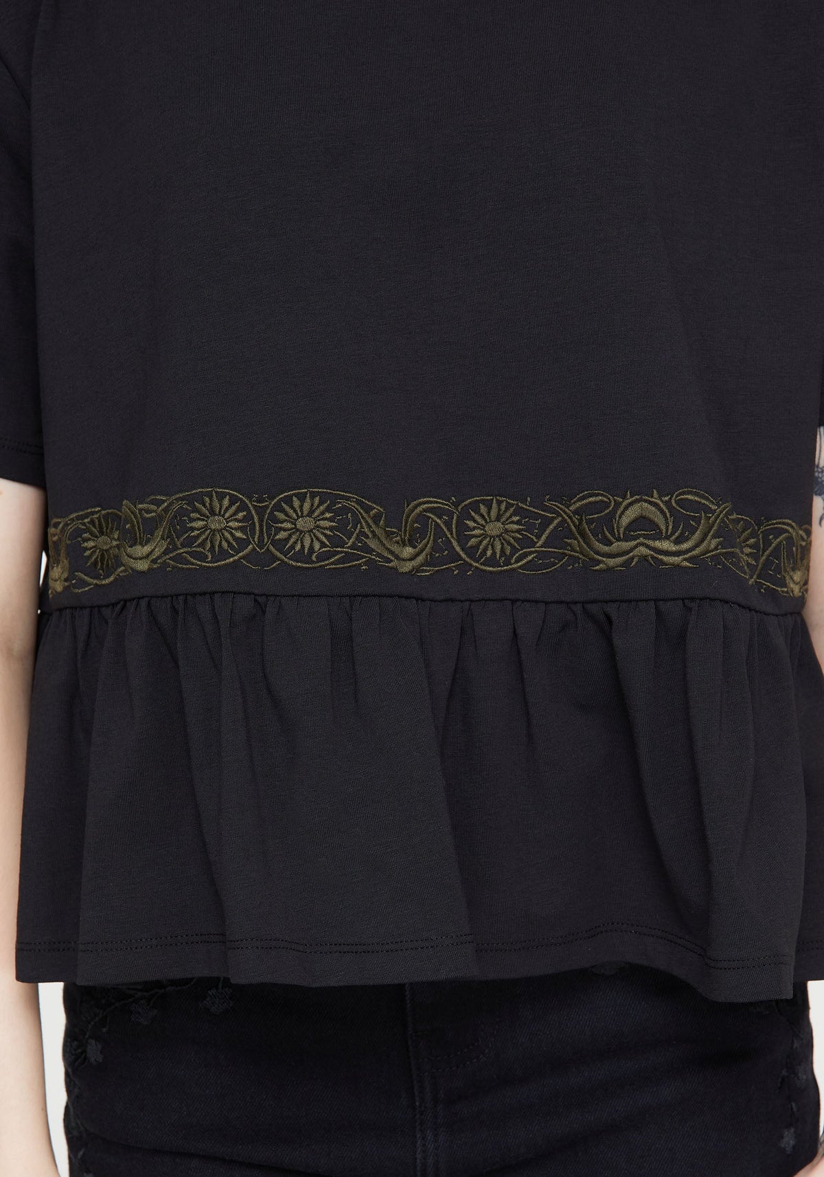 Fianna Bestickt Rüsche Saum Kurz T-Shirt
