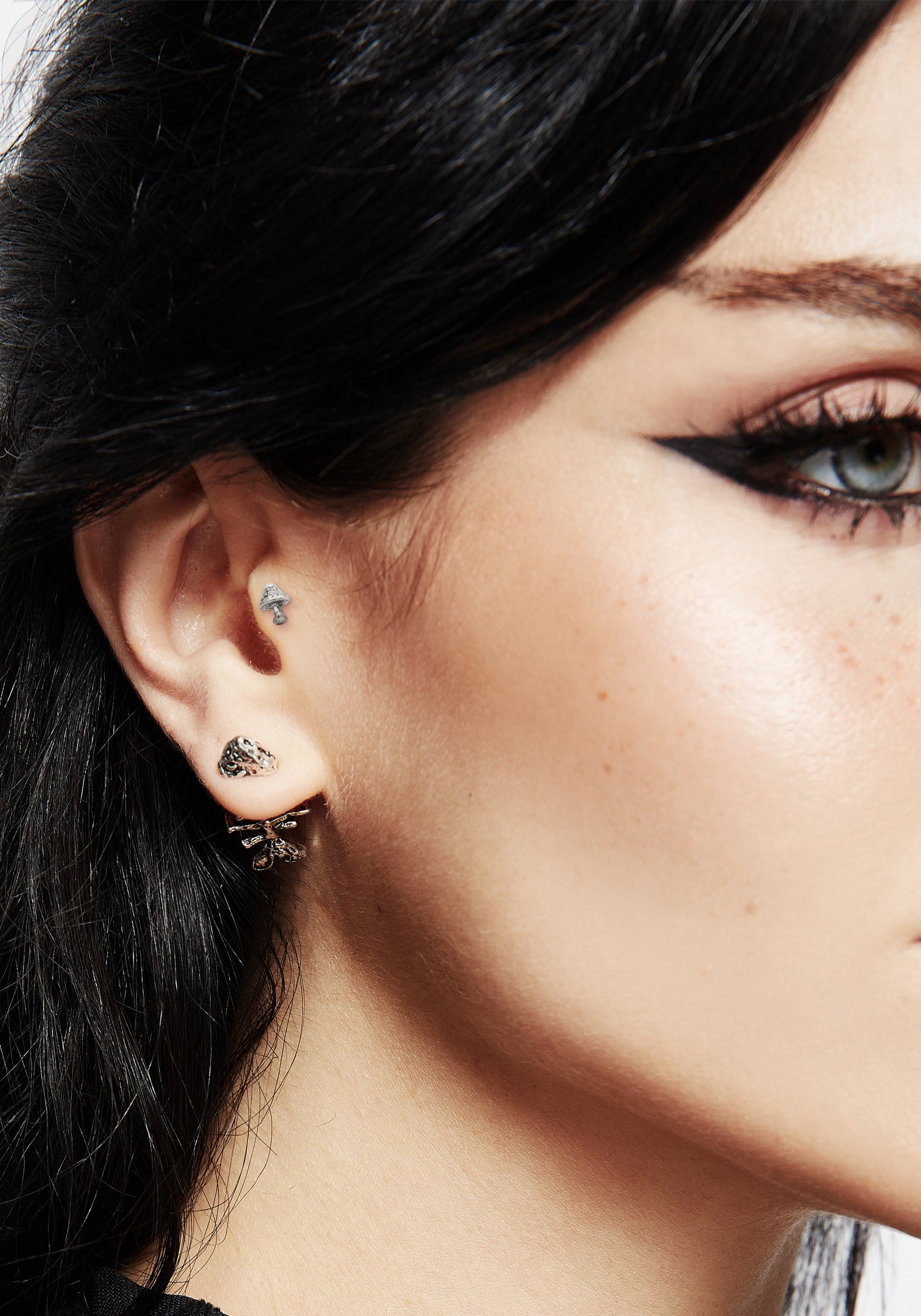 Woodstock Pilz Helix Piercing