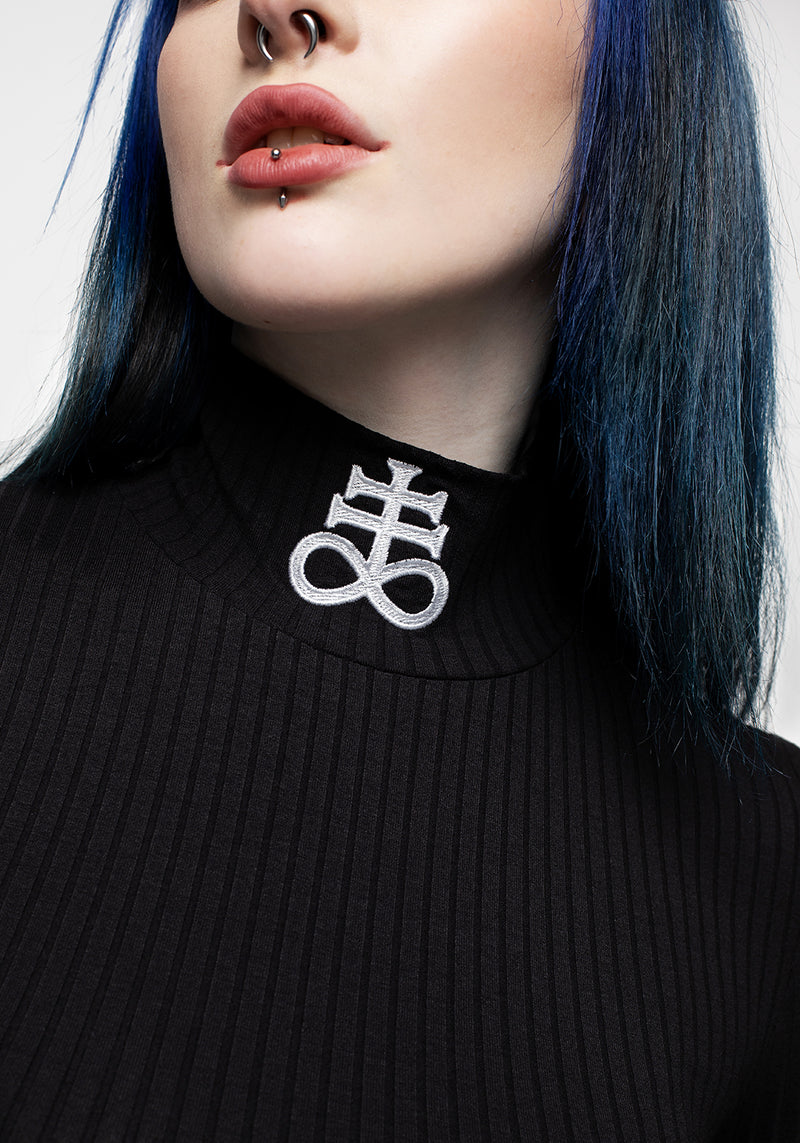 Leviathan Funnel Hals Rippe Midi Kleid