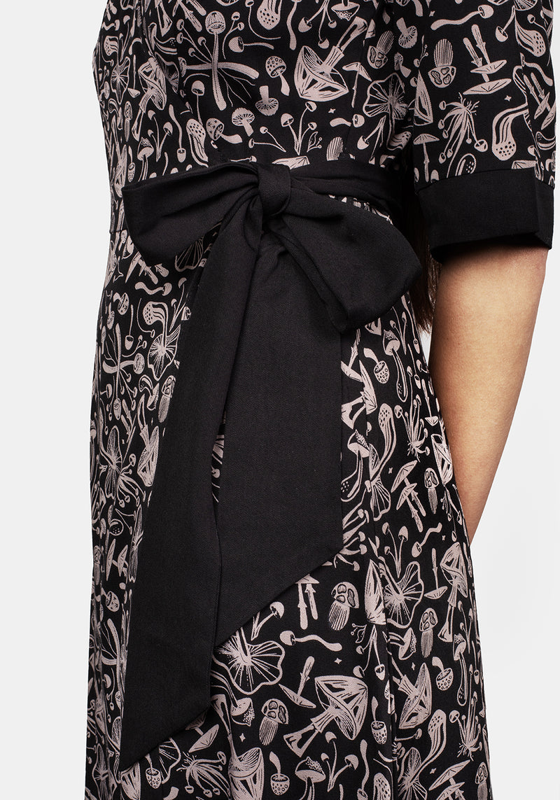 Mycophile Pilz Druck Wickel Midi Kleid